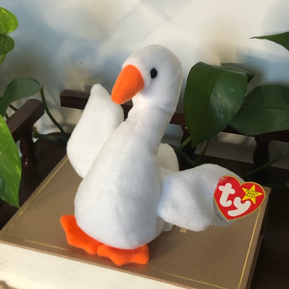 Vintage Ty Beanie Baby "Gracie" the Swan – Mint with Tags (MWMT)